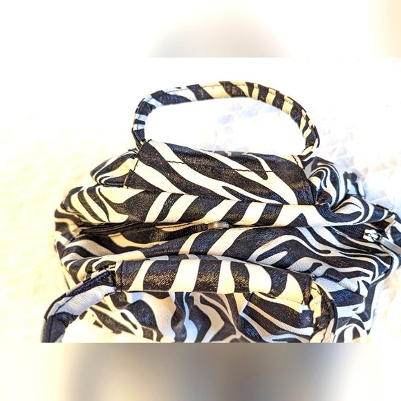 Zebra hand bag - Picture 3 of 9